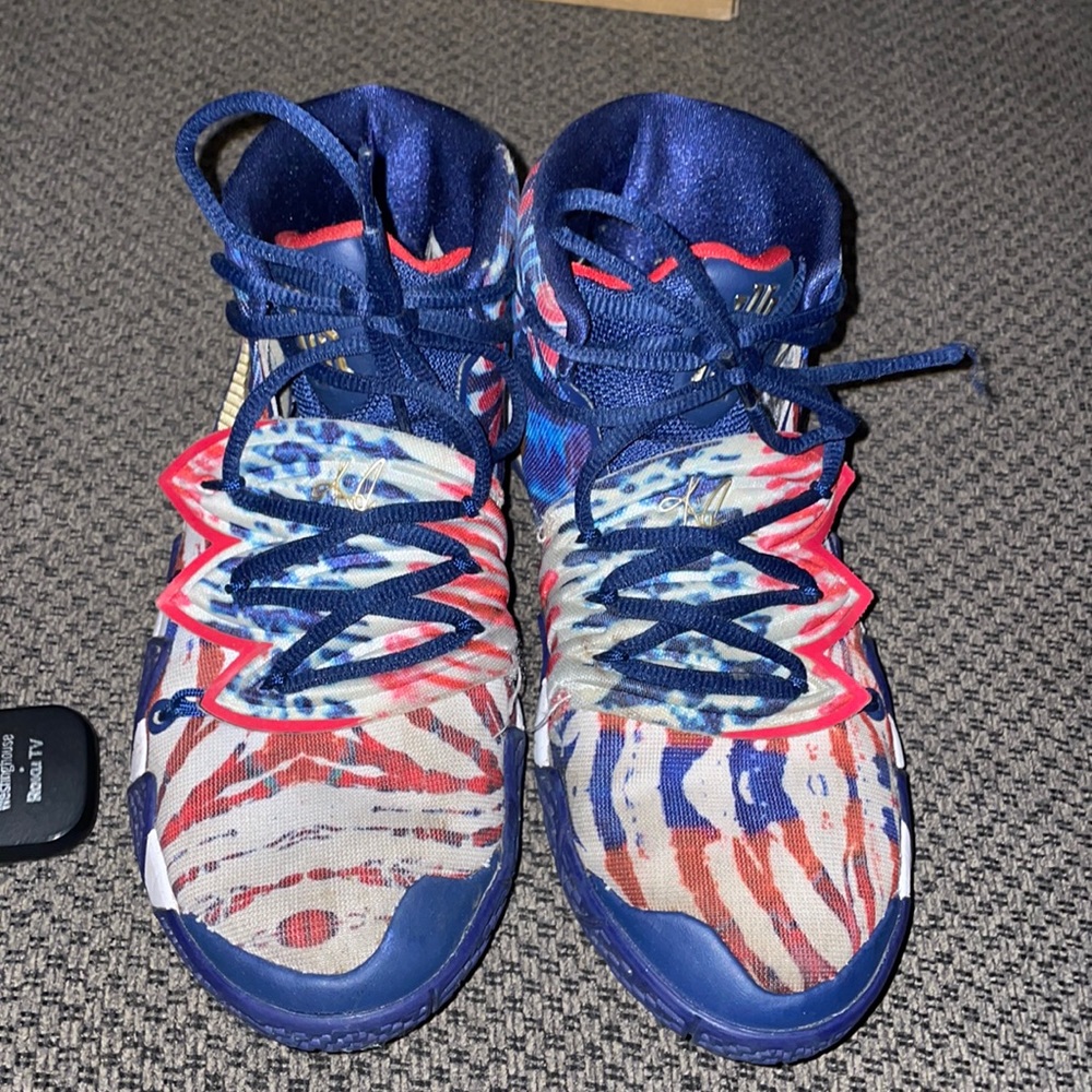 kyrie American’s Size 5.5 , worn for basketball few multiple times, no box